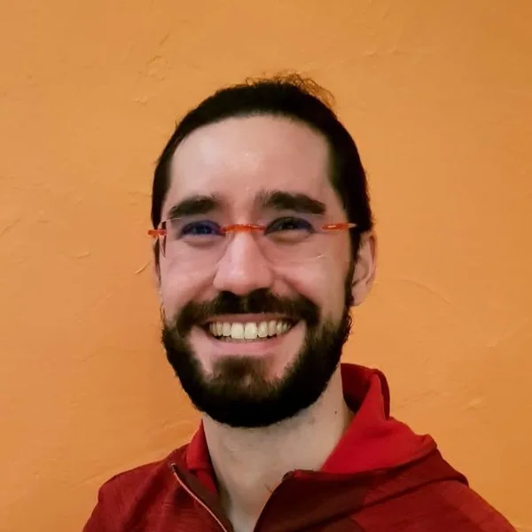 Michaël Bourloux, magnétiseur à Montluel, souriant